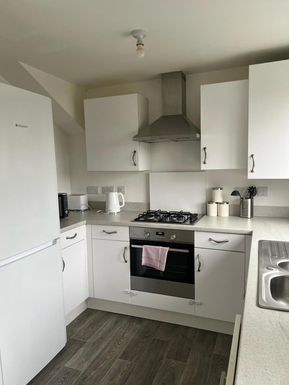 Village House St Mellons - Close To A48 And M4 Cardiff Exterior photo